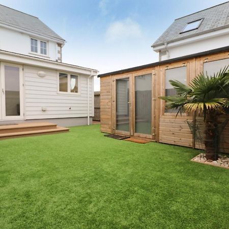 Near Beaches, Contemporary Home In Village Centre St Merryn Exterior foto