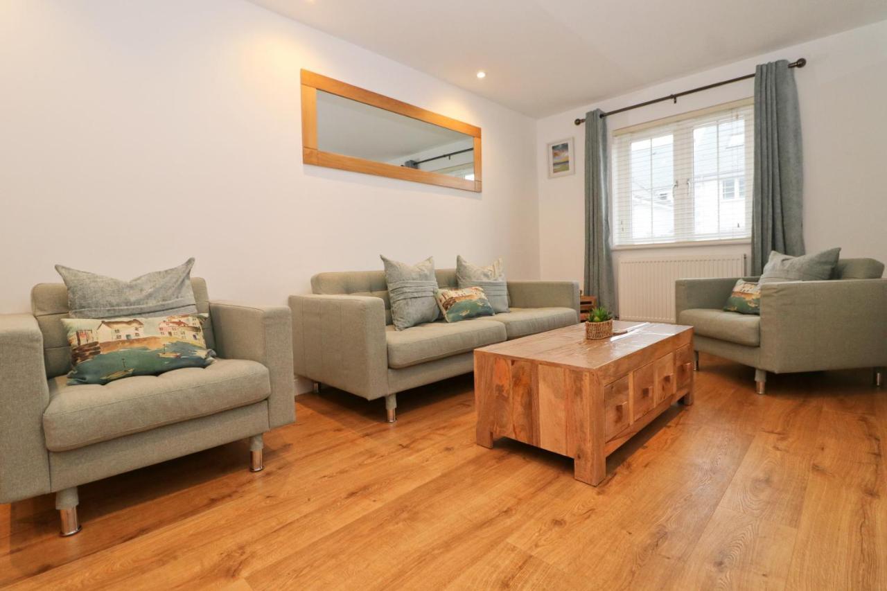 Near Beaches, Contemporary Home In Village Centre St Merryn Exterior foto