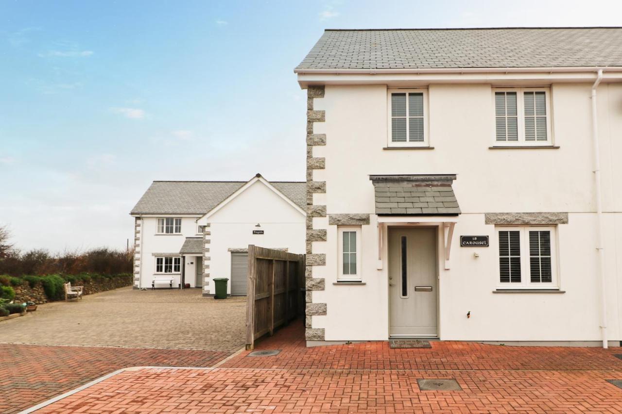 Near Beaches, Contemporary Home In Village Centre St Merryn Exterior foto