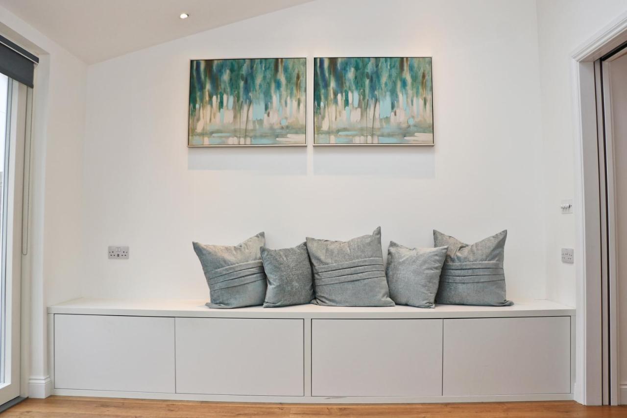 Near Beaches, Contemporary Home In Village Centre St Merryn Exterior foto